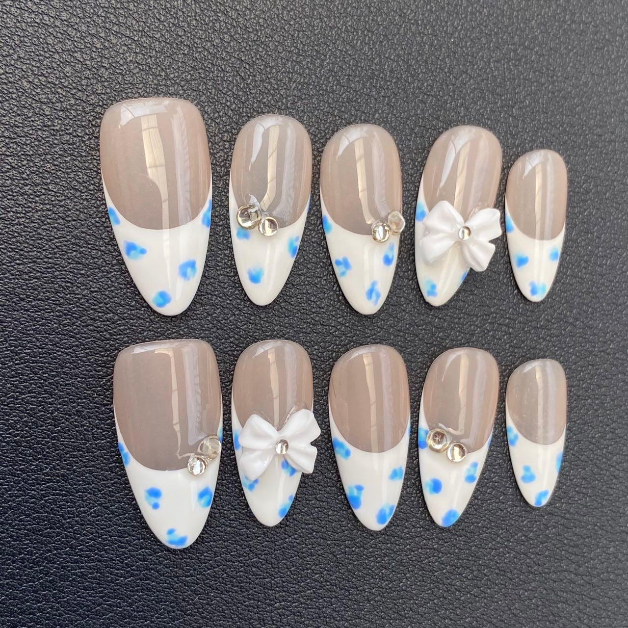 Blue Flower Gray Tone