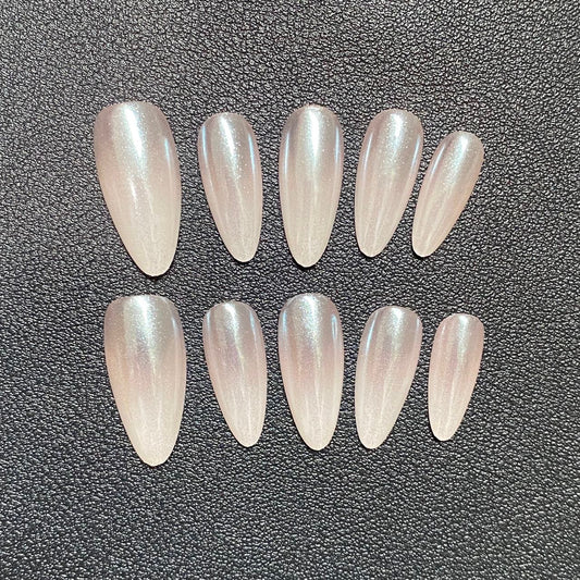 Pearlescent Fingertips