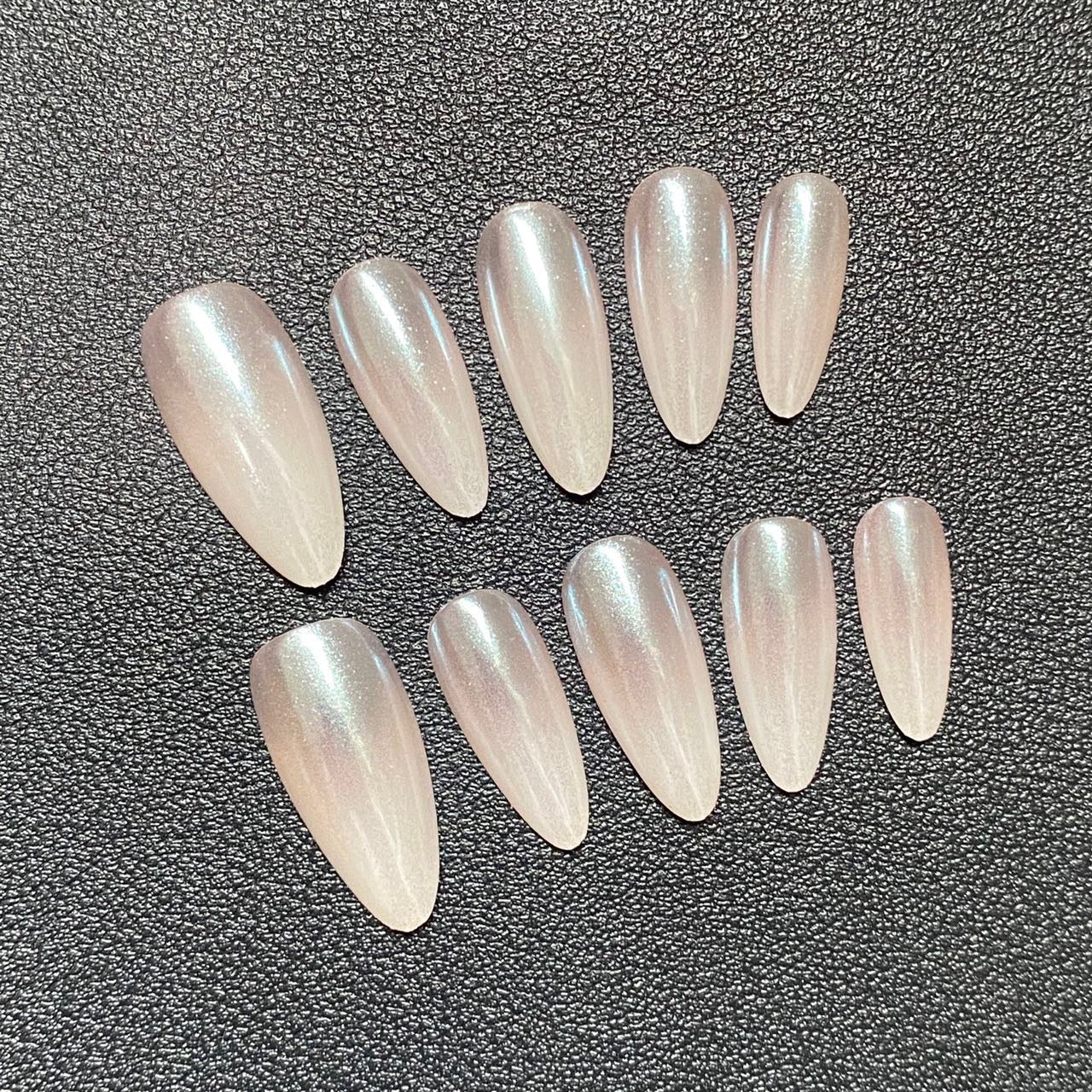 Pearlescent Fingertips