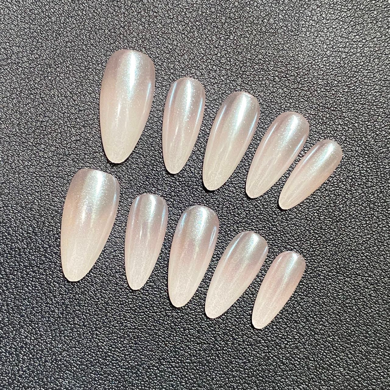 Pearlescent Fingertips