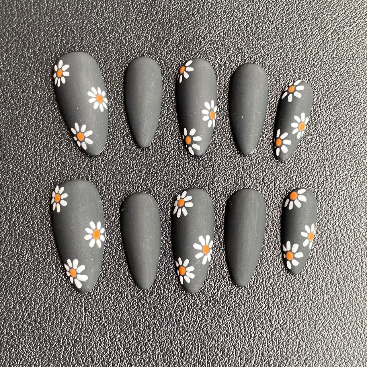 Gray Daisy