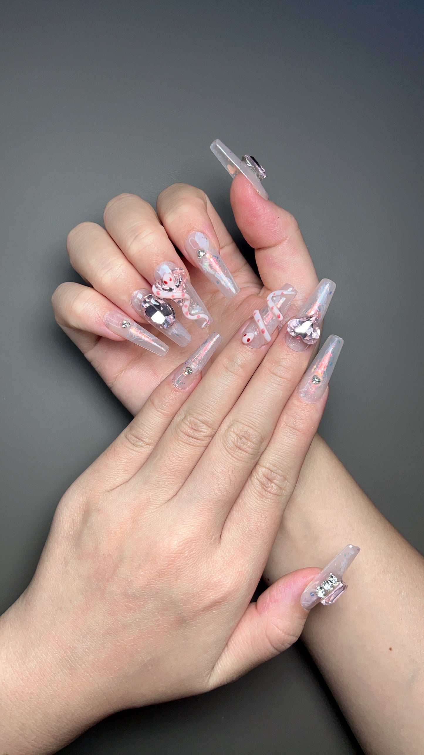 Diamond snake nails