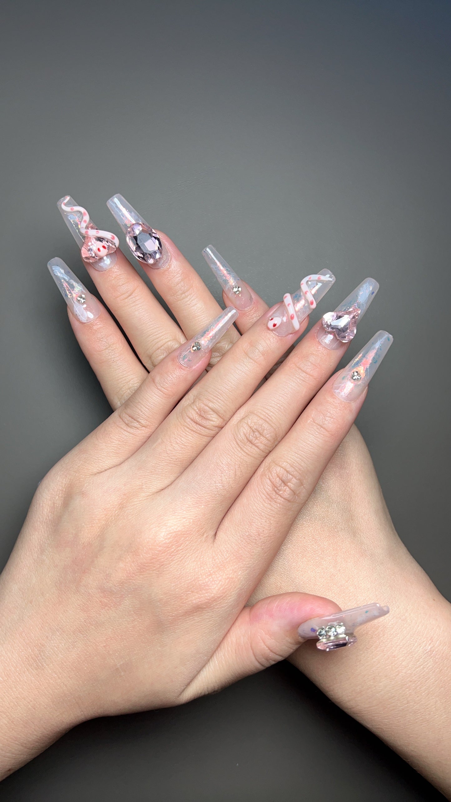 Diamond snake nails