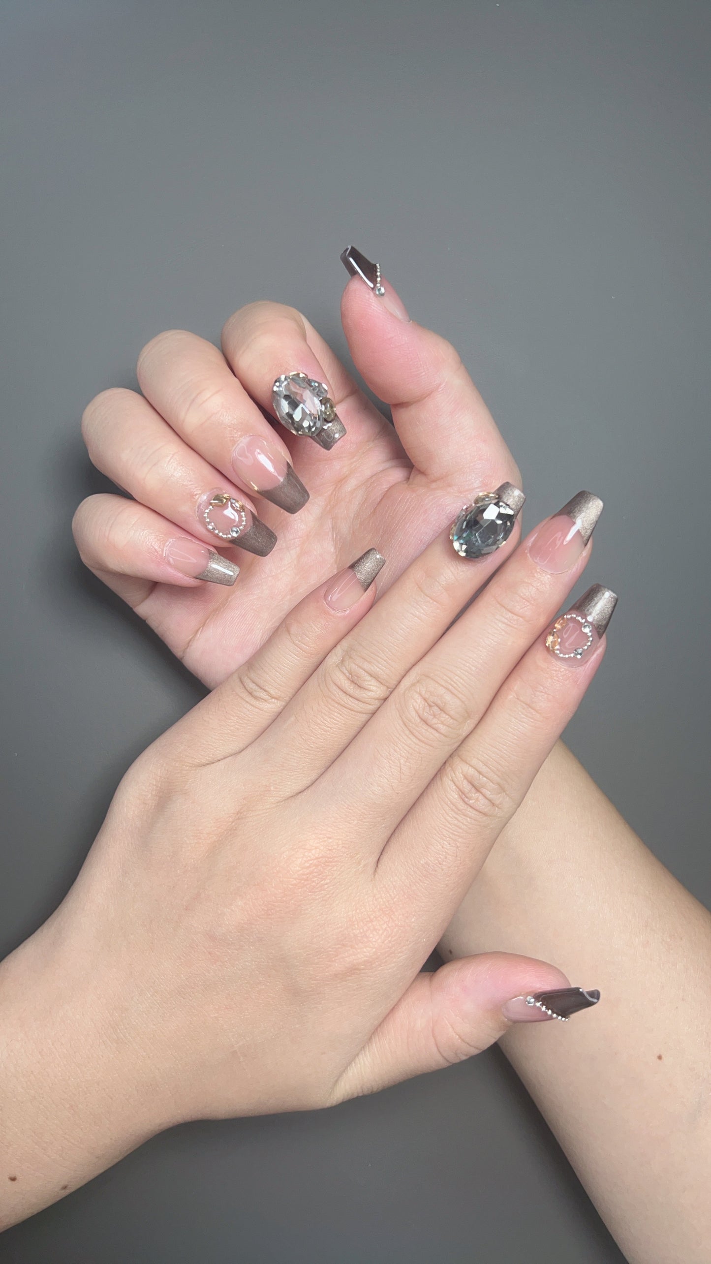 Diamond pearl nails